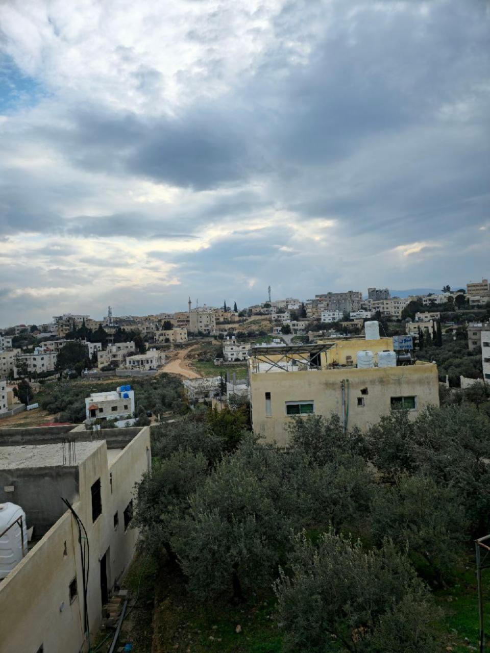 Furnished Apartment For Rent In Jarash شقة مفروشة للإيجار في جرش Bagian luar foto